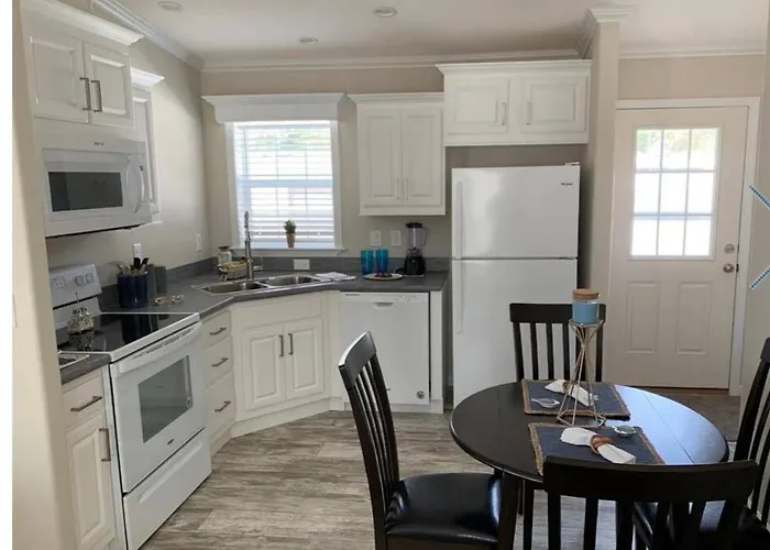 Resort Cottage Near Parks At Great Price!
