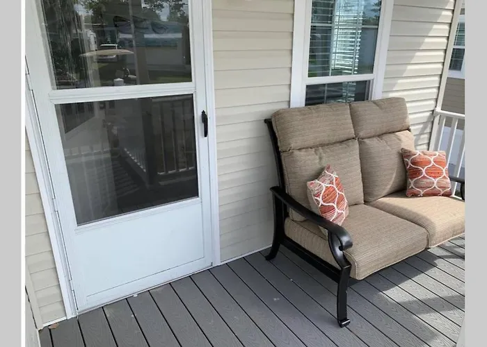 Resort Cottage Near Parks At Great Price!